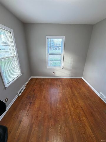 909 E Lawrence Street, Mishawaka, IN 46545