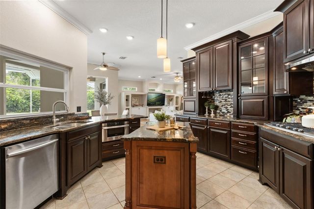 15900 ACORN CIRCLE, Tavares, FL 32778