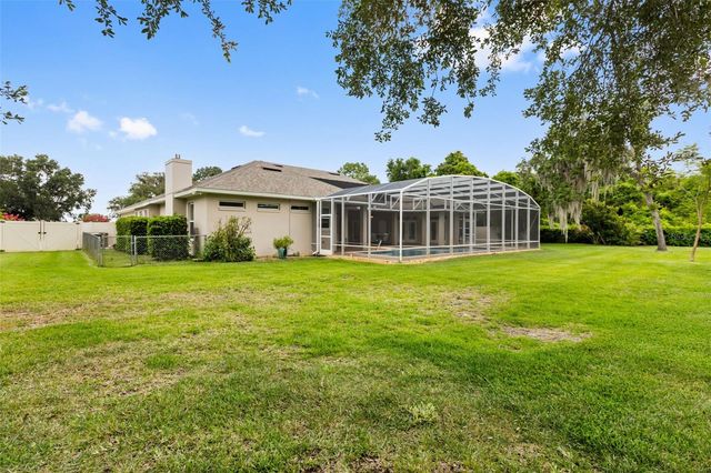 15900 ACORN CIRCLE, Tavares, FL 32778