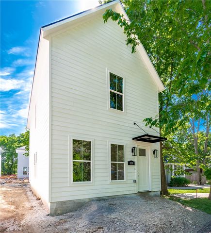 810 S Wood, Fayetteville, AR 72701