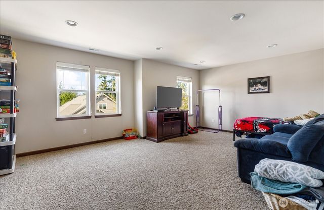 2837 SW Fairway Point Drive, Oak Harbor, WA 98277