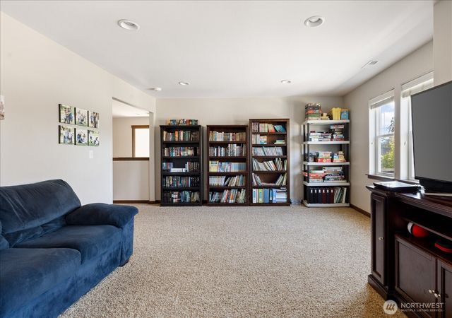 2837 SW Fairway Point Drive, Oak Harbor, WA 98277