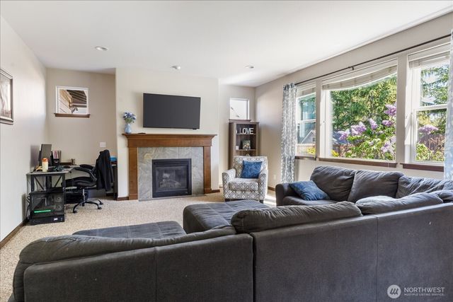 2837 SW Fairway Point Drive, Oak Harbor, WA 98277