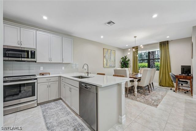 7348 Rockefeller DR, Naples, FL 34119