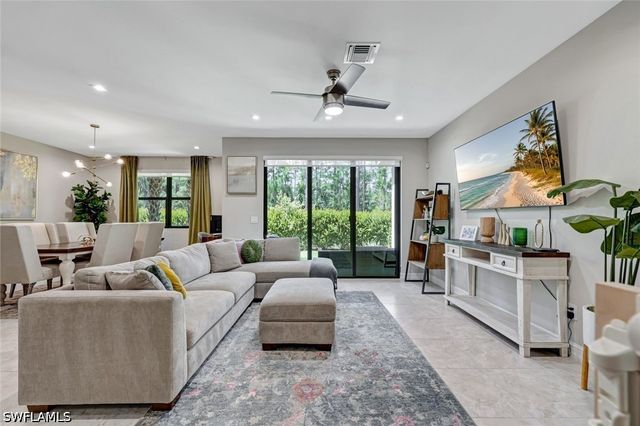 7348 Rockefeller DR, Naples, FL 34119