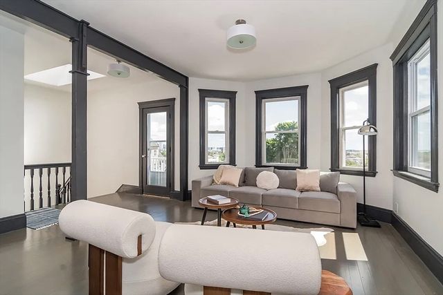 19 Peverell St 3, Boston, MA 02125