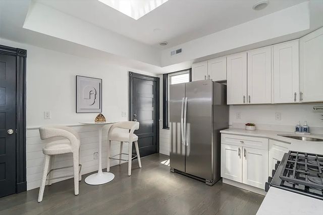 19 Peverell St 3, Boston, MA 02125