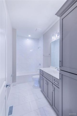 435 Landscape Court, Webster Groves, MO 63119