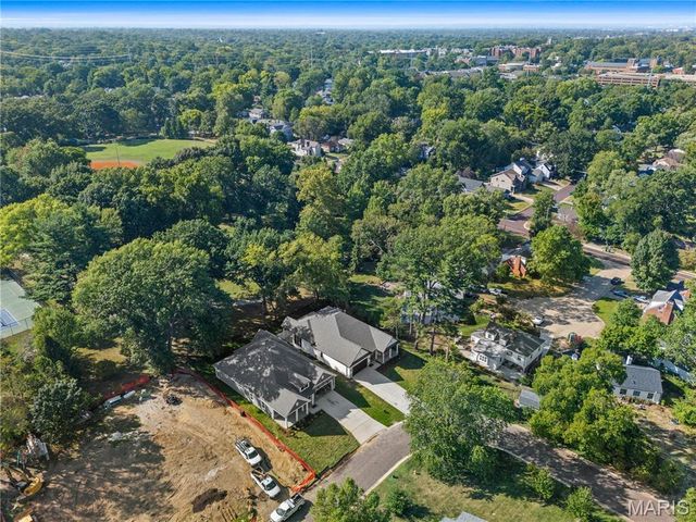 435 Landscape Court, Webster Groves, MO 63119