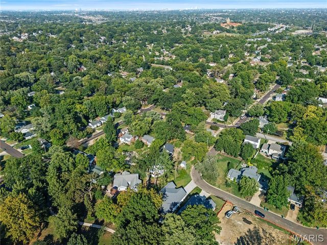 435 Landscape Court, Webster Groves, MO 63119