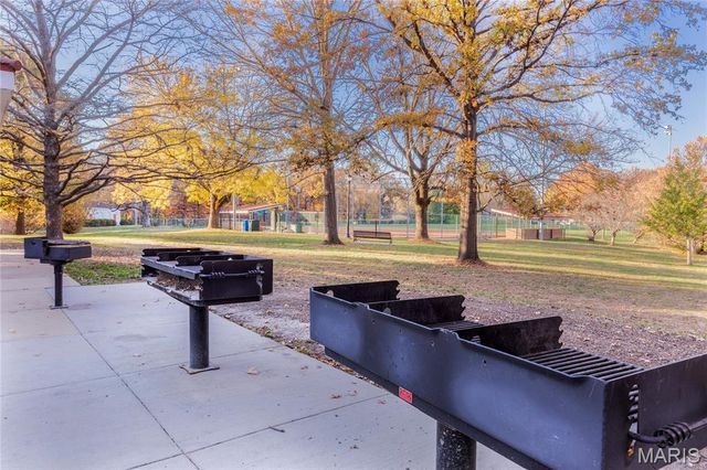 435 Landscape Court, Webster Groves, MO 63119