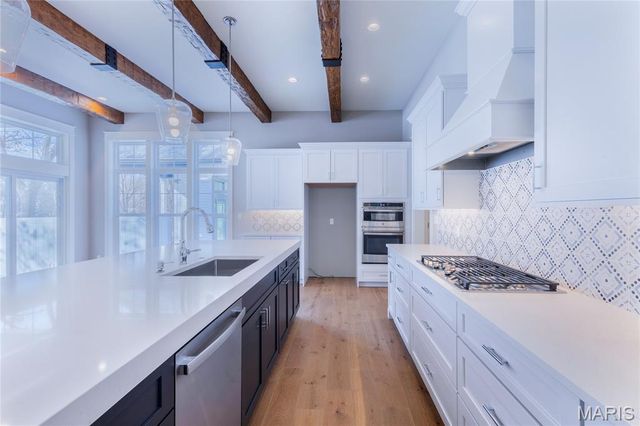 435 Landscape Court, Webster Groves, MO 63119