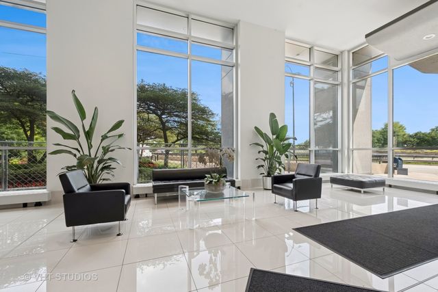 1550 N Lake Shore Drive 2E, Chicago, IL 60610