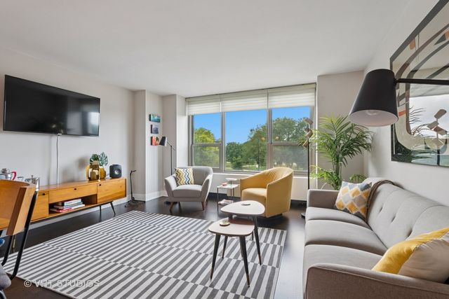 1550 N Lake Shore Drive 2E, Chicago, IL 60610