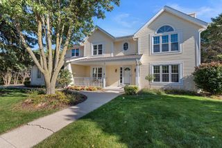 1431 Crystal Lake DRIVE, Oconomowoc, WI 53066