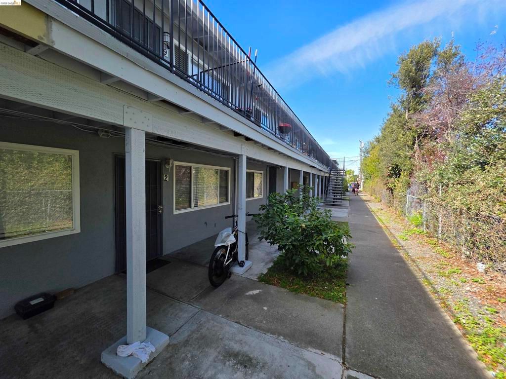 Image 4 of property listing at 257 257 Poplar Ave, Hayward, CA 94541