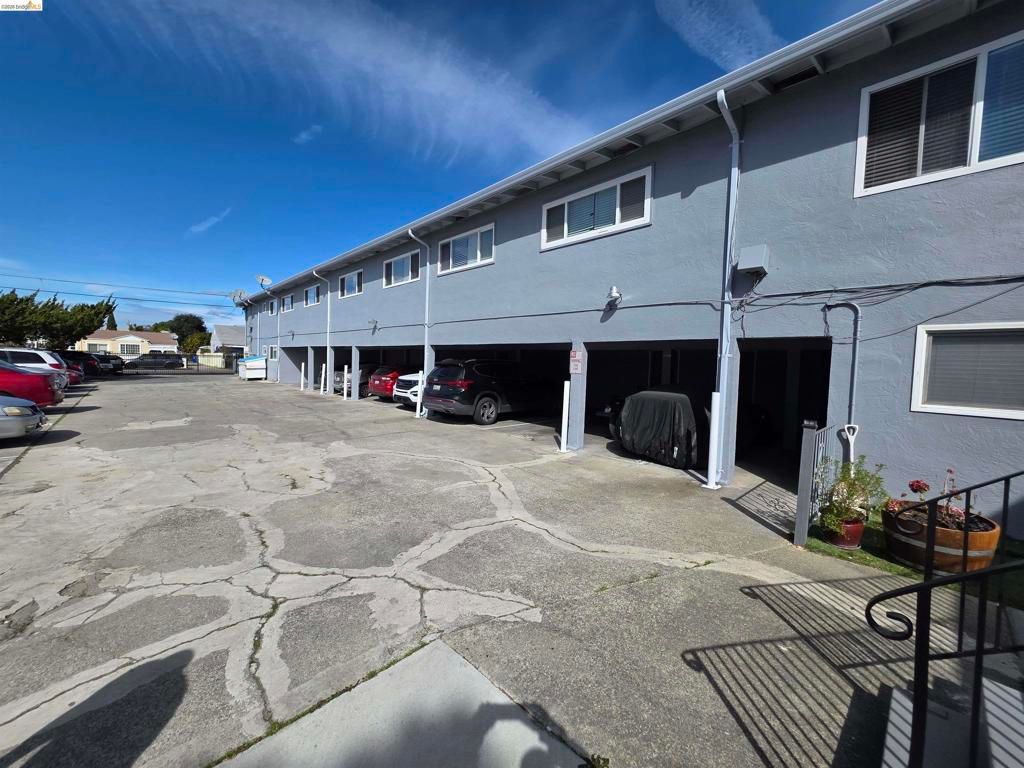 Image 5 of property listing at 257 257 Poplar Ave, Hayward, CA 94541