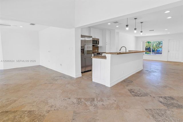 2273 SE 14th Street, Pompano Beach, FL 33062