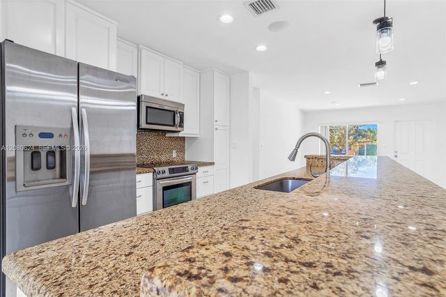 2273 SE 14th Street, Pompano Beach, FL 33062