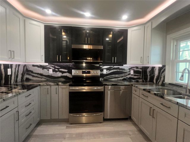 5075 STARFISH DRIVE SE B, St Petersburg, FL 33705