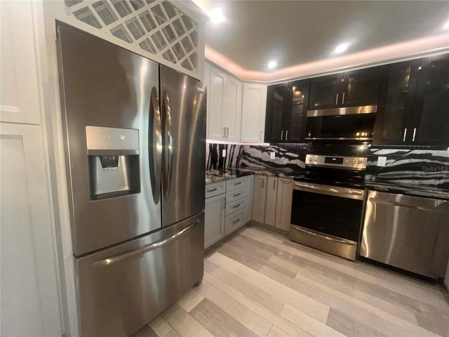 5075 STARFISH DRIVE SE B, St Petersburg, FL 33705