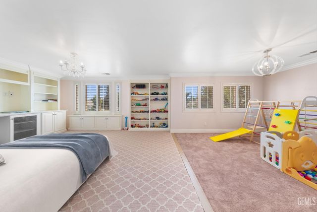 1001 Sungro Way, Bakersfield, CA 93311