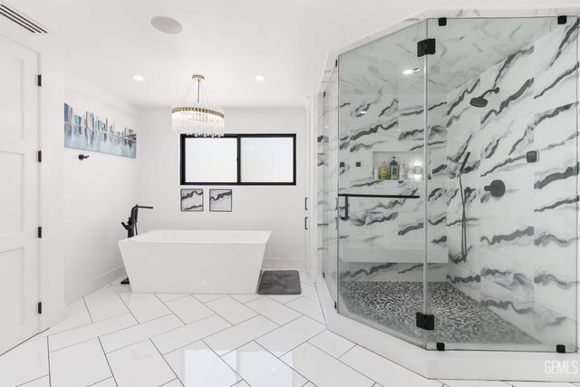 1001 Sungro Way, Bakersfield, CA 93311