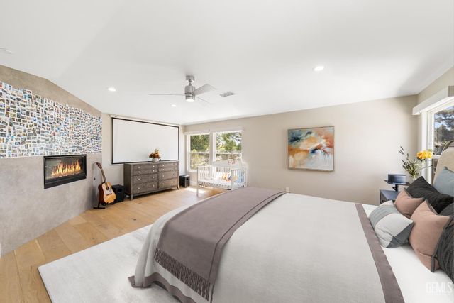 1001 Sungro Way, Bakersfield, CA 93311