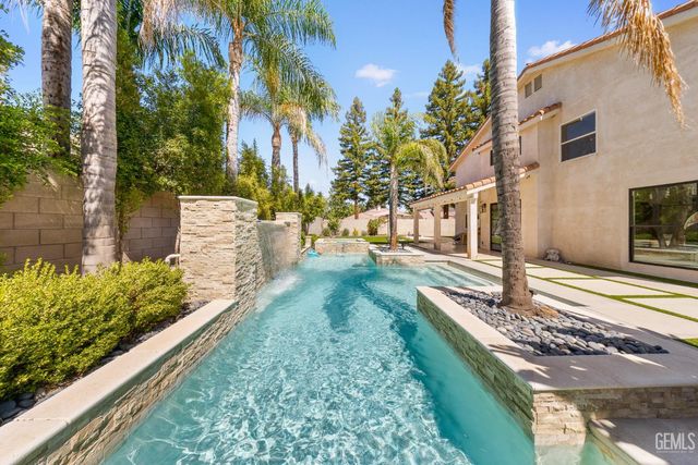 1001 Sungro Way, Bakersfield, CA 93311