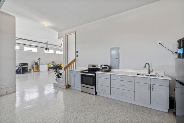 17466 Berkshire Parkway, Clive, IA 50325