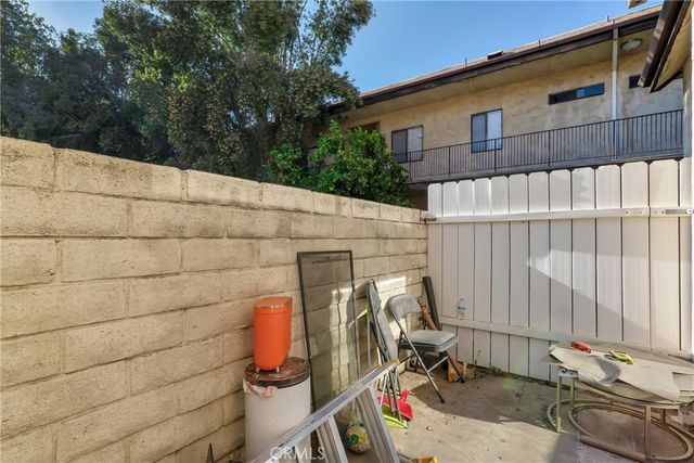 7632 Topanga Canyon 110, Canoga Park, CA 91304