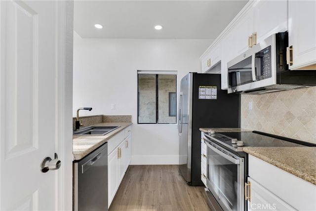 7632 Topanga Canyon 110, Canoga Park, CA 91304