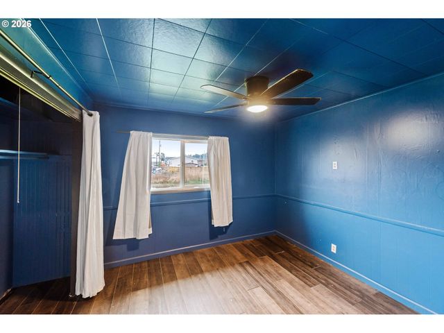 1066 S 8TH St, Coos Bay, OR 97420