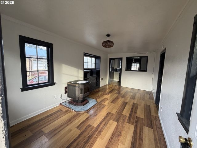 1066 S 8TH St, Coos Bay, OR 97420