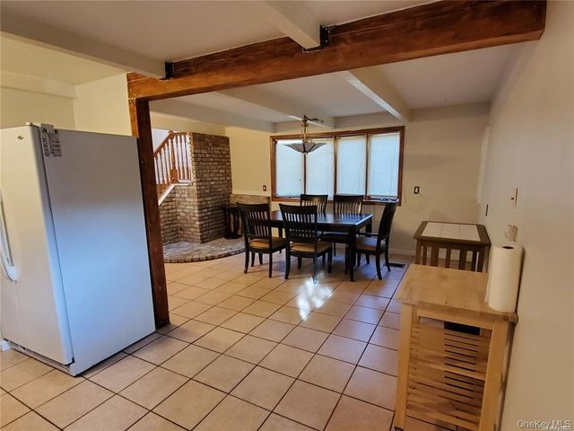 28 Longhorn Lane, East Setauket, NY 11733