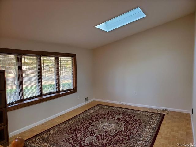 28 Longhorn Lane, East Setauket, NY 11733