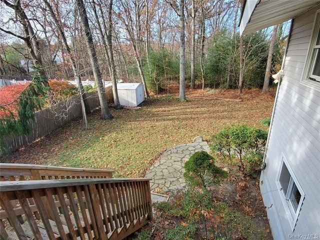 28 Longhorn Lane, East Setauket, NY 11733