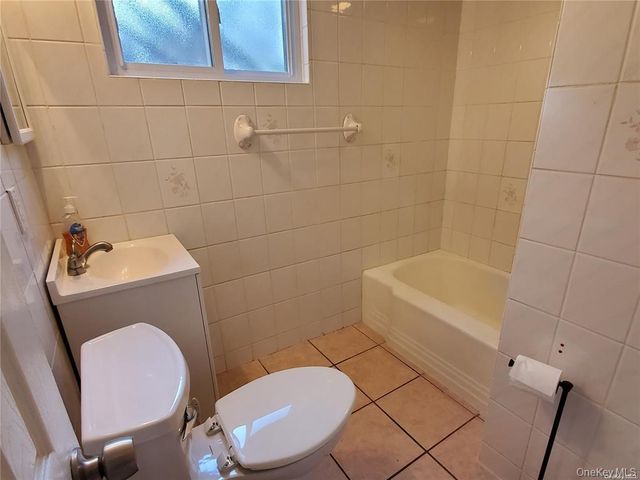 28 Longhorn Lane, East Setauket, NY 11733