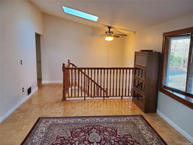 28 Longhorn Lane, East Setauket, NY 11733