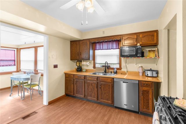 1096 Park St, Sharon, PA 16146