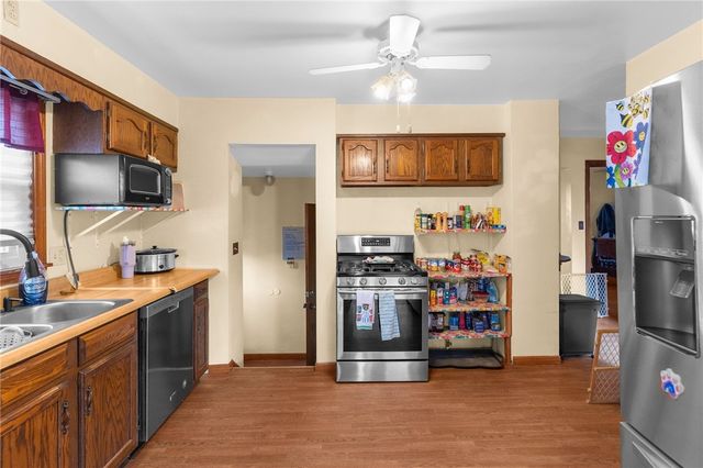 1096 Park St, Sharon, PA 16146