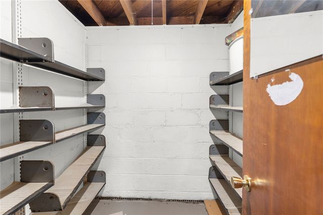 1096 Park St, Sharon, PA 16146