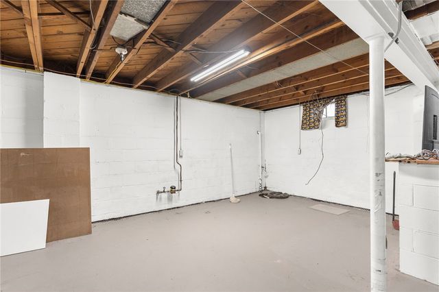 1096 Park St, Sharon, PA 16146