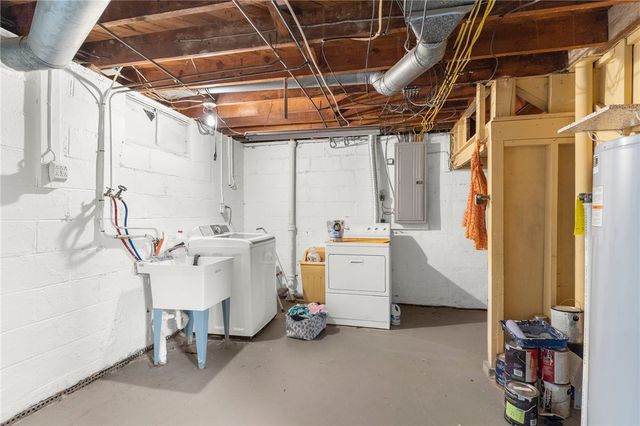 1096 Park St, Sharon, PA 16146