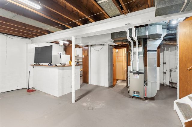 1096 Park St, Sharon, PA 16146