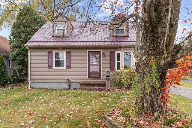 1096 Park St, Sharon, PA 16146