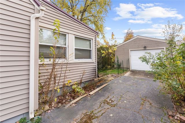 1096 Park St, Sharon, PA 16146