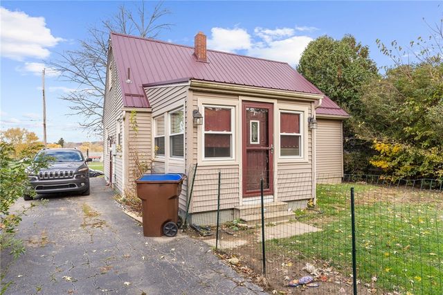 1096 Park St, Sharon, PA 16146