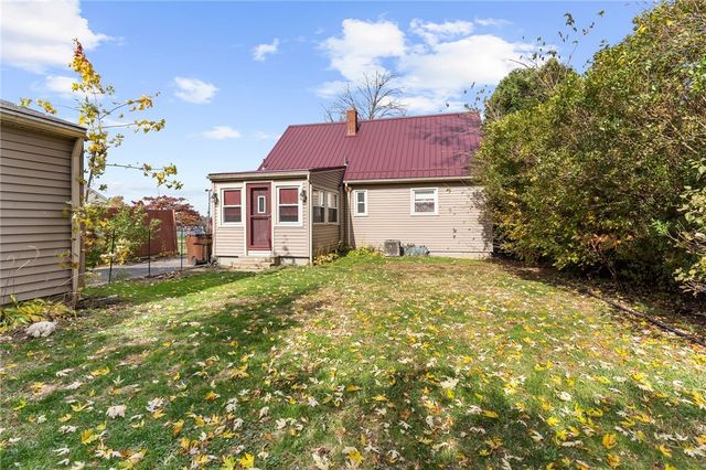 1096 Park St, Sharon, PA 16146