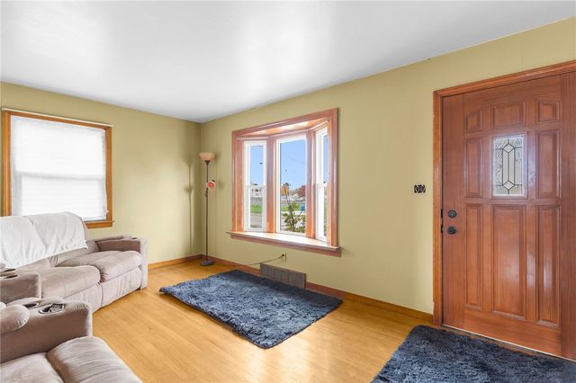 1096 Park St, Sharon, PA 16146